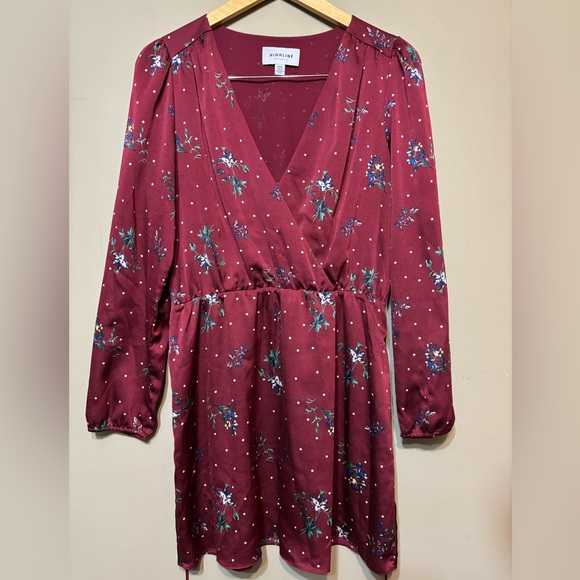 TENTREE HIGHLINE COLLECTIVE Floral V-Neck Faux Wrap Dress - Picture 3 of 10